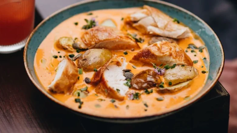 Hot pepper chicken soup with roast meat.