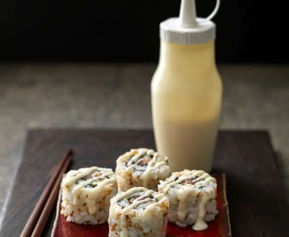 Japonská majonéza na rýžových rolkách s čokoládou