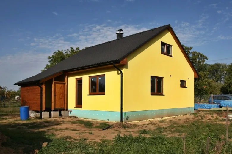 Malý žlutý dům pro článek o malých domech do 80m2
