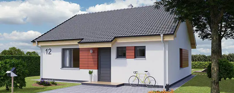 Moderní malý dům do 80m² s bílou fasádou a tmavou střechou.