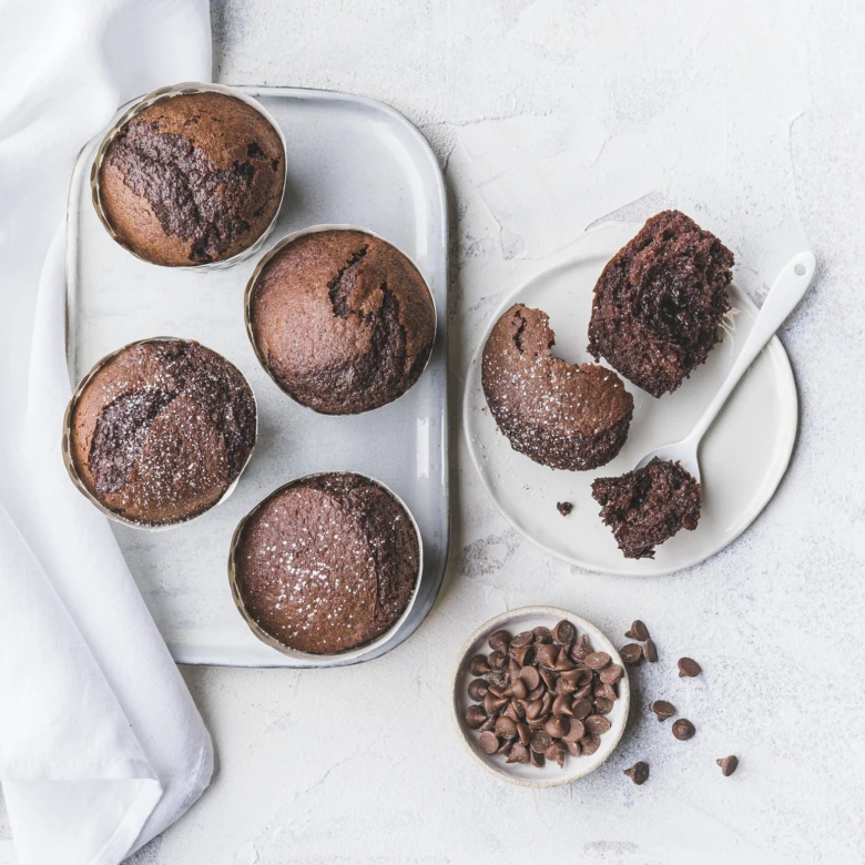 Čokoládové muffiny v horkovzdušné fritéze s čokoládkami