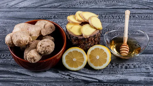 Ingredience pro výrobu zázvorového likéru: zázvor, citron, med.
