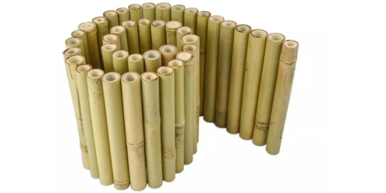 Bamboová opěrná zeď z vertikálních prutů