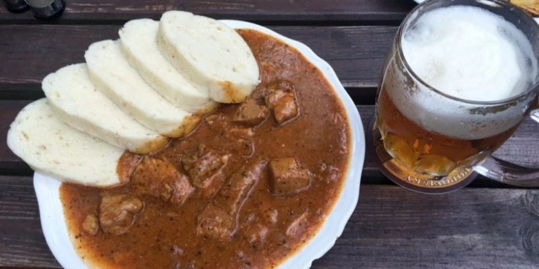 Vepřové maso na řízky s chlebem a pivem