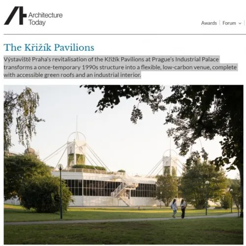 Exteriér pavilonů Křižíka v Praze s zelenou střechou.